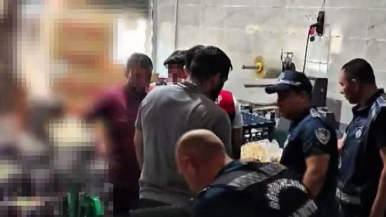 Gaziantep'te zabıta denetiminde iki kamyon bozuk ve tarihi değiştirilmiş ürün ele geçirildi