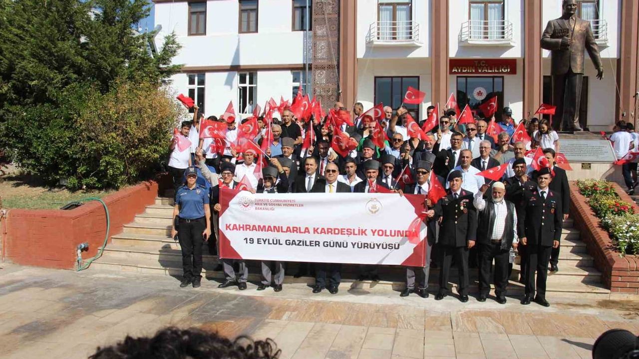Gaziler günü Aydın'da yürüyüşle anıldı, protokol gazilerle yemekte buluştu