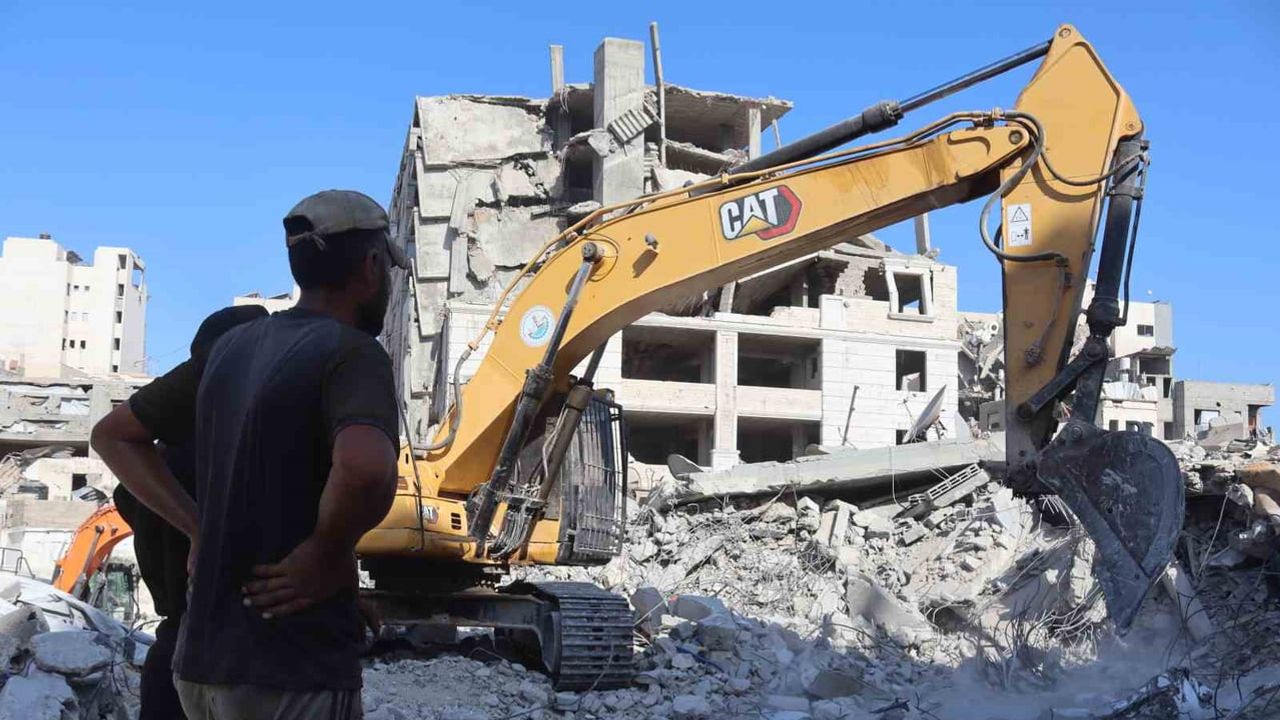 Gazze'de çöken Al-Saada binasında kurtarma ekipleri ikinci günü sürdürüyor