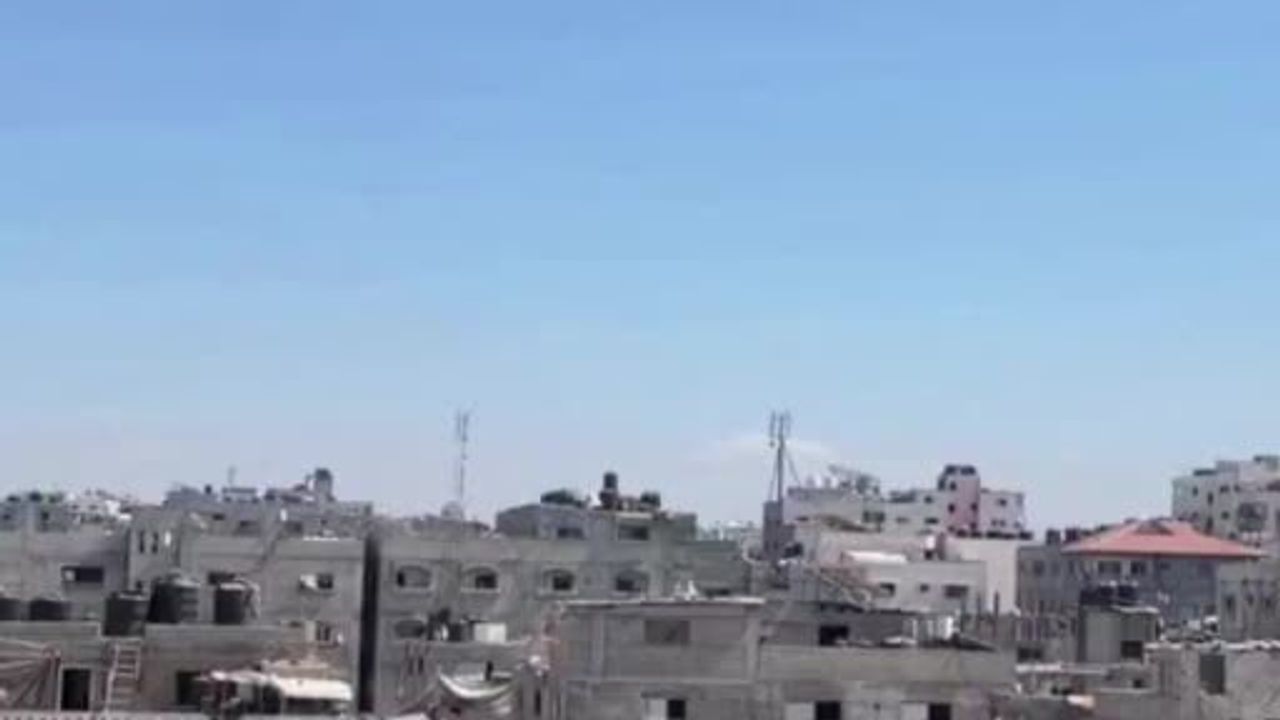 Gazze'de El Şati ve Nuseyrat'ta sivillere ait iki eve saldırı