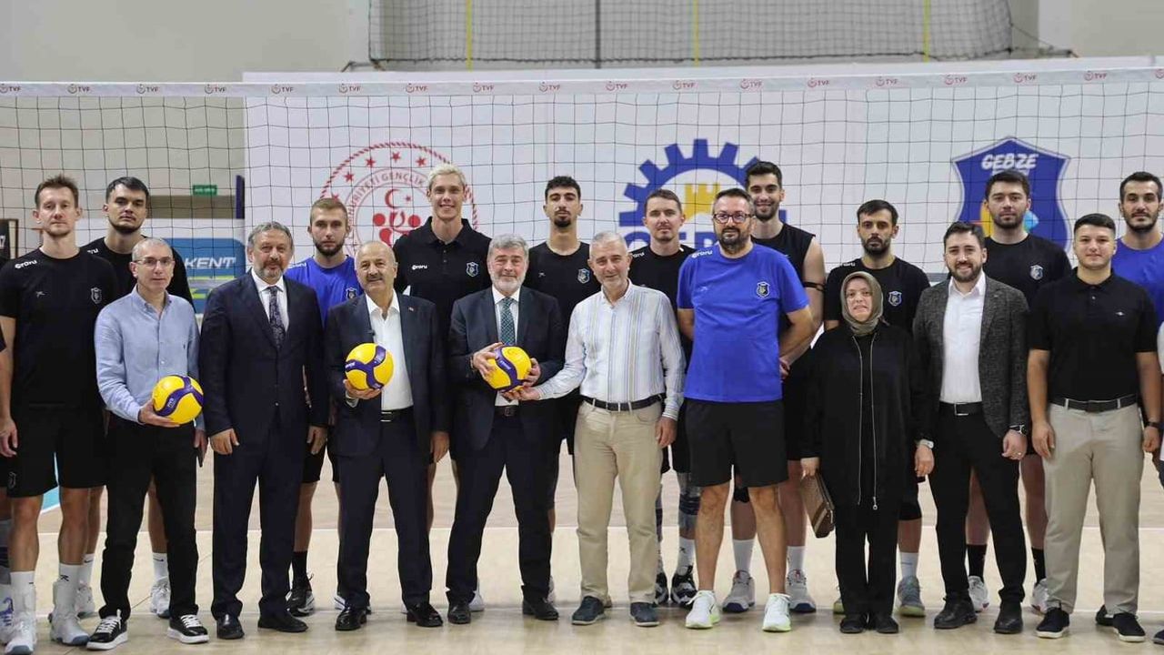 Gebze'de Efeler Ligi takımına belediyeden yeni sezon desteği