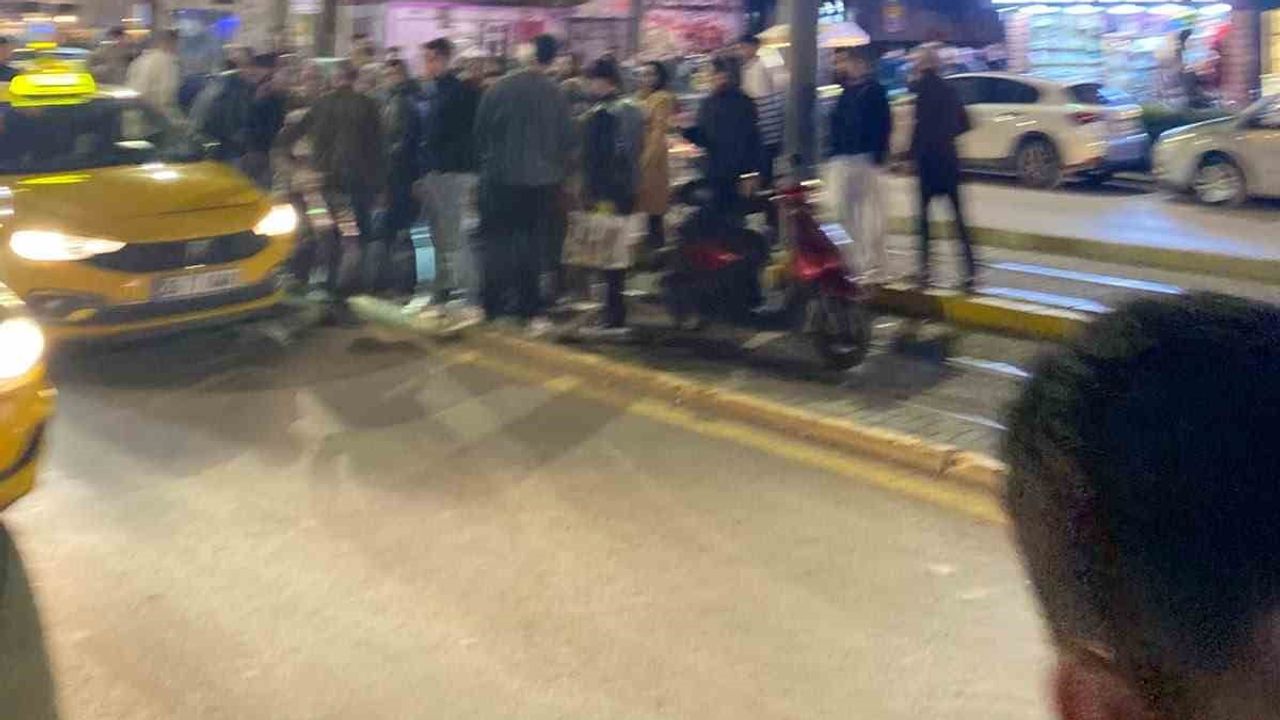 Gece trafiğinde kaza: Üniversite Caddesi'nde yaya ağır yaralandı