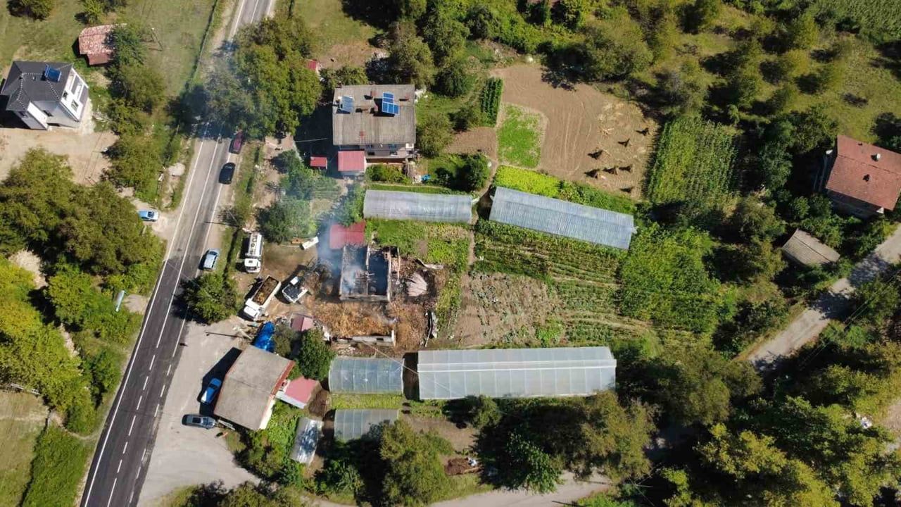Gece yarısı çıkan yangın metruk ahırı yok etti: 9 büyükbaş yaşamını yitirdi