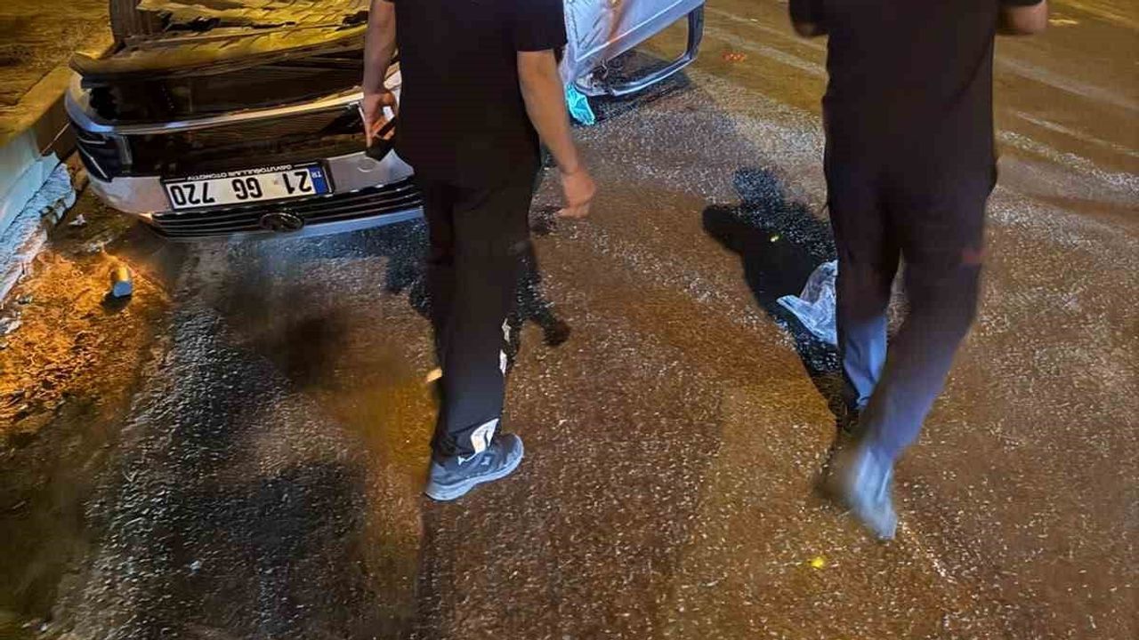 Gece yolculuğu kabusa döndü: Ergani'de sürücü takla atan araçta ağır yaralandı