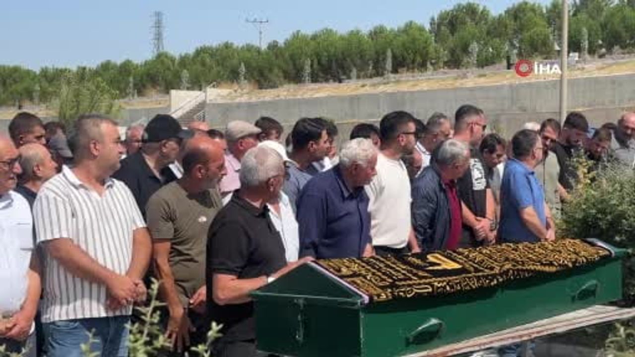 Gece yolunda düğün hayalleri yarıda kalan genç hayatını kaybetti