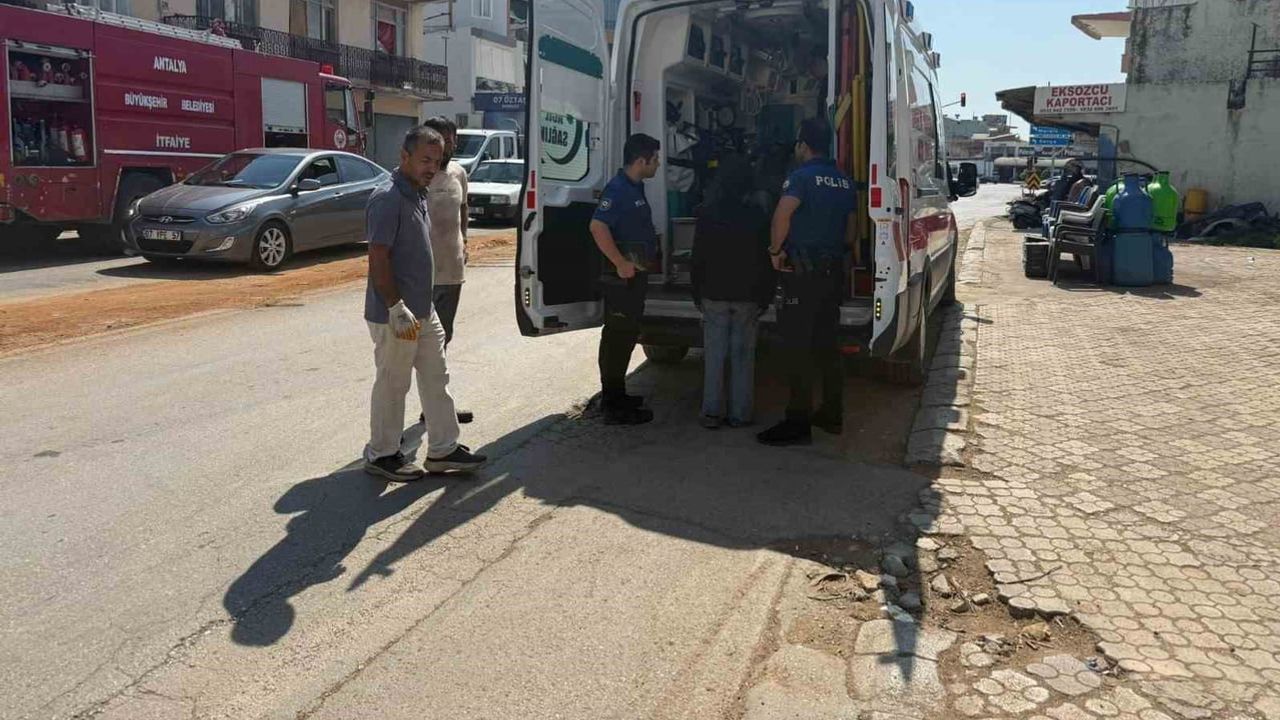 Gecekonduda başlayan yangın Serik'te kontrol altına alındı; bir kişi dumandan etkilendi