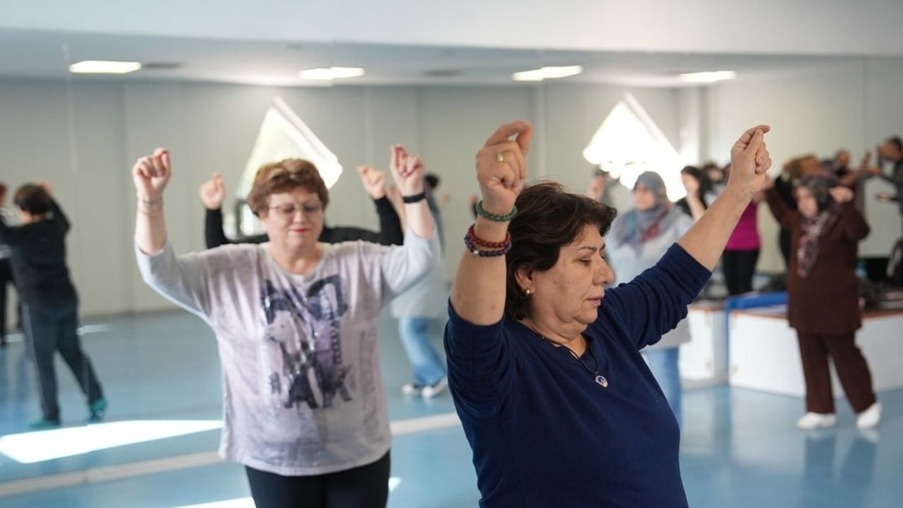 Gelenekler sahnede: Denizli Büyükşehir halk oyunları kurs kayıtları başladı
