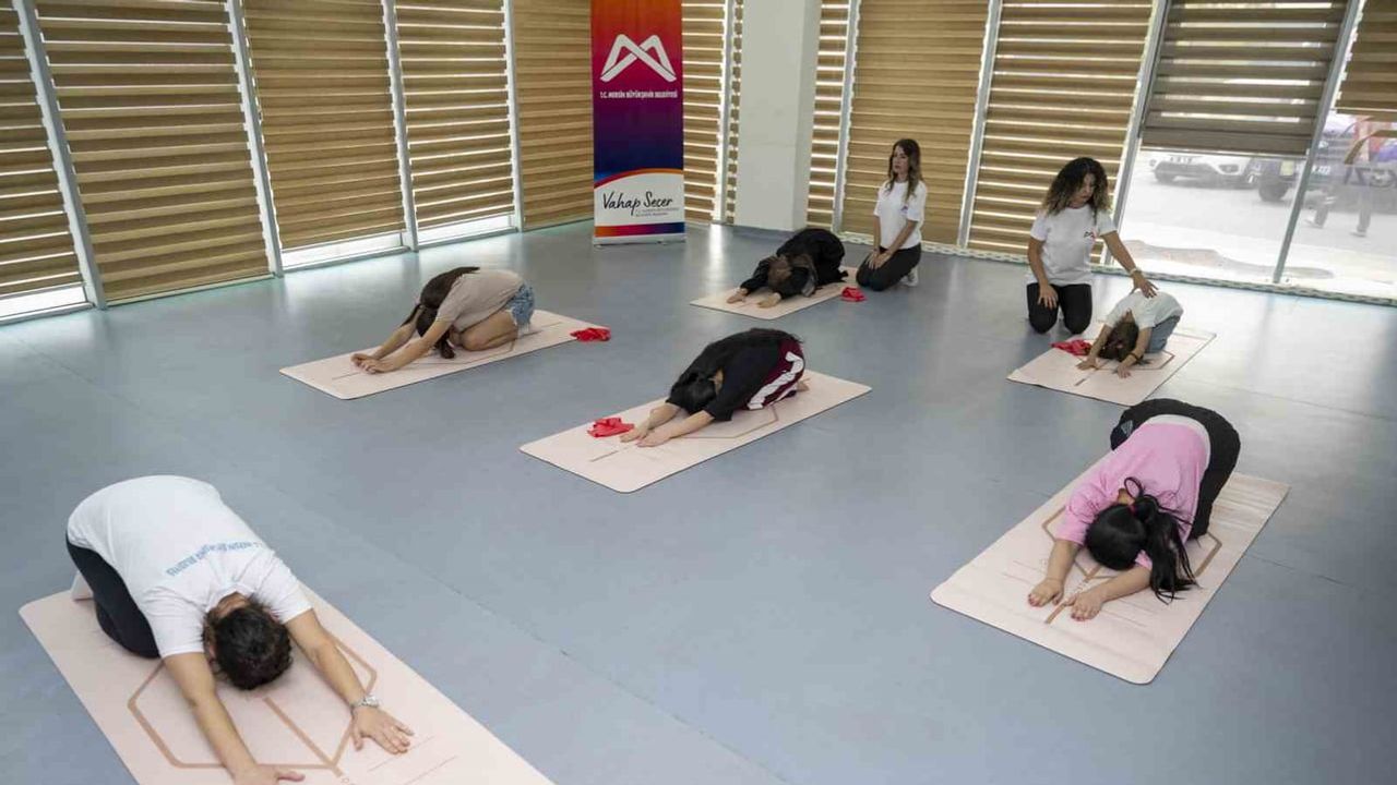 Genç kızların omurga sağlığına yönelik 'Duruşunla Güçlen' programı