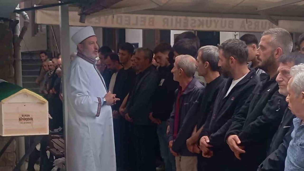 Genç motosiklet sürücüsünün cenazesi Orhangazi'de toprağa verildi