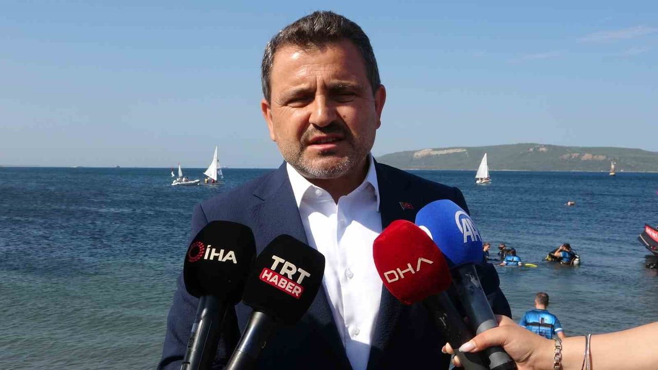 Gençler Çanakkale'de tarihle denize buluştu