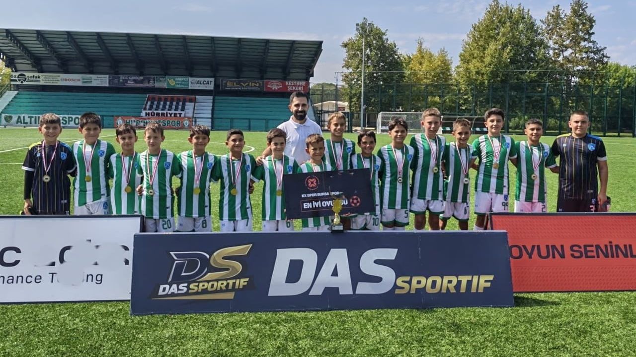 Gençler uyumuyla Balıkesir U-11 Bursa'dan şampiyon döndü