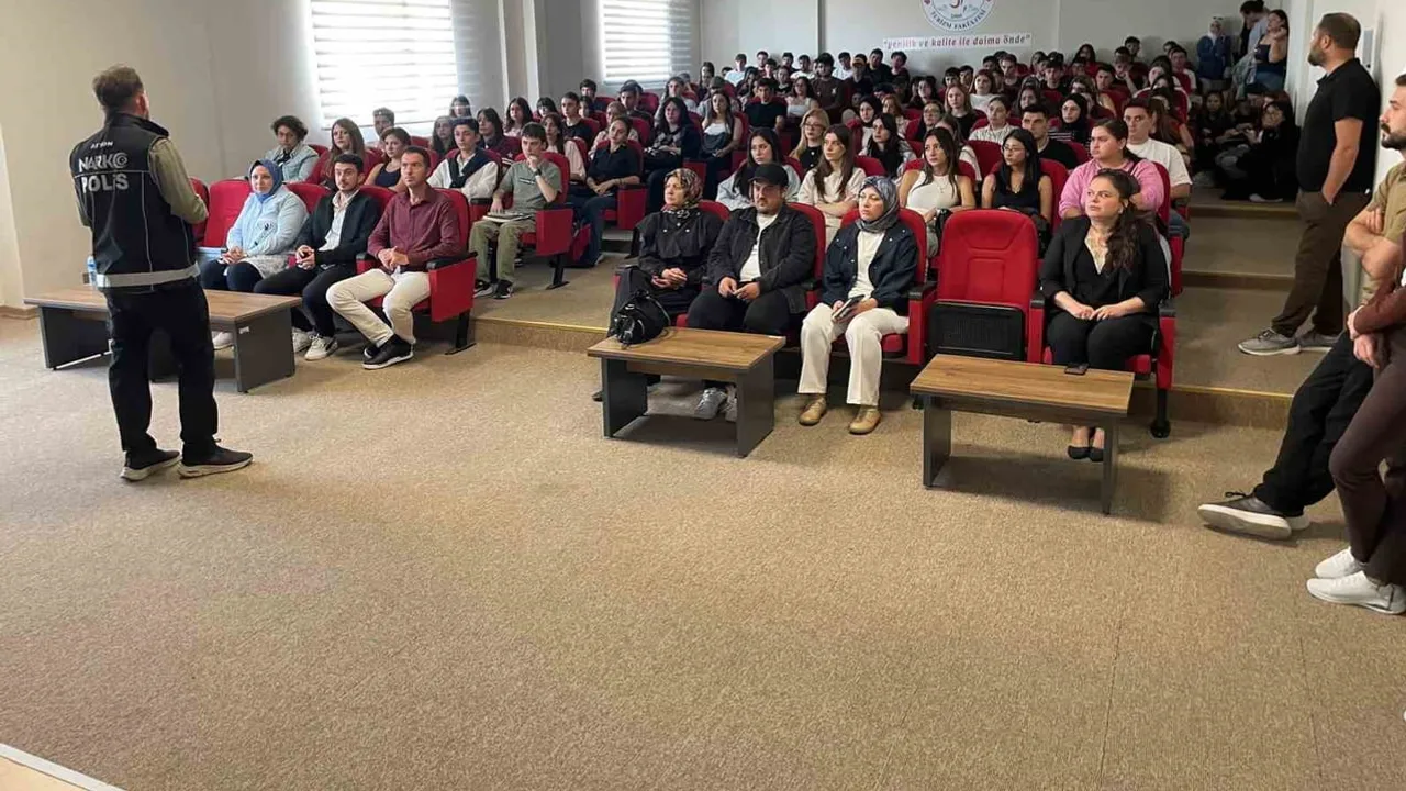 Gençlere farkındalık: Afyonkarahisar'da üniversite öğrencilerine bağımlılık eğitimi