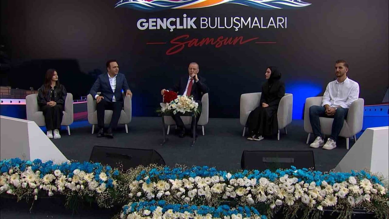 Gençlere seslendi: Erdoğan huzur temelli terörsüz Türkiye ve Mekke paktını anlattı