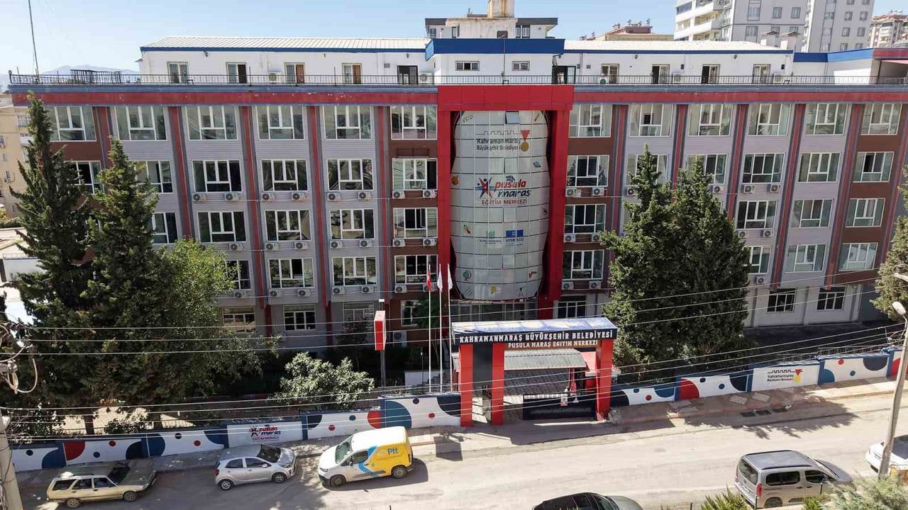 Gençlerin geleceğine yön verecek pusula: Pusula Maraş eğitim merkezi açıldı