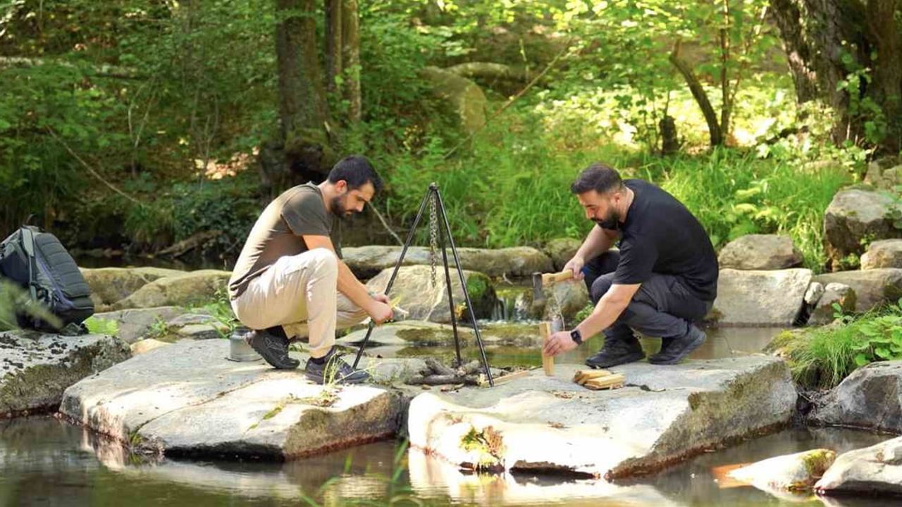 Gençlerin sesi Aynen TV'ye gümüş plaket
