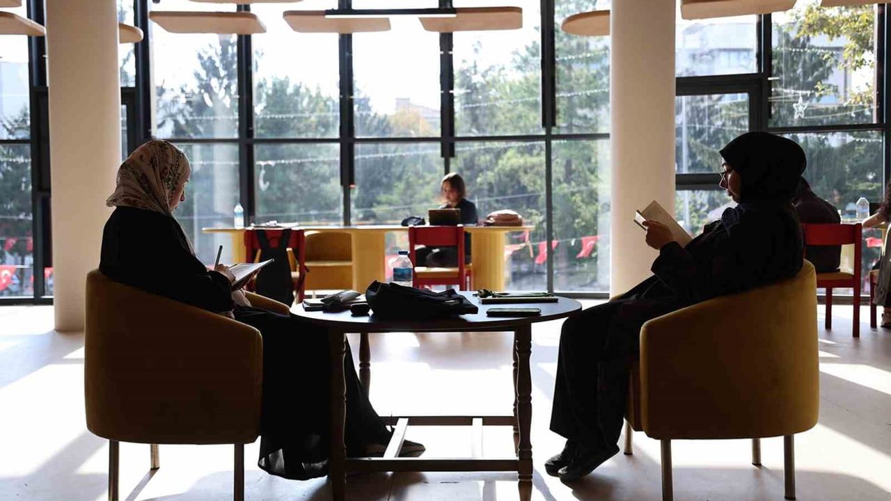 Gençlerin yeni buluşma noktası: yenilenen Atatürk Kültür Merkezi