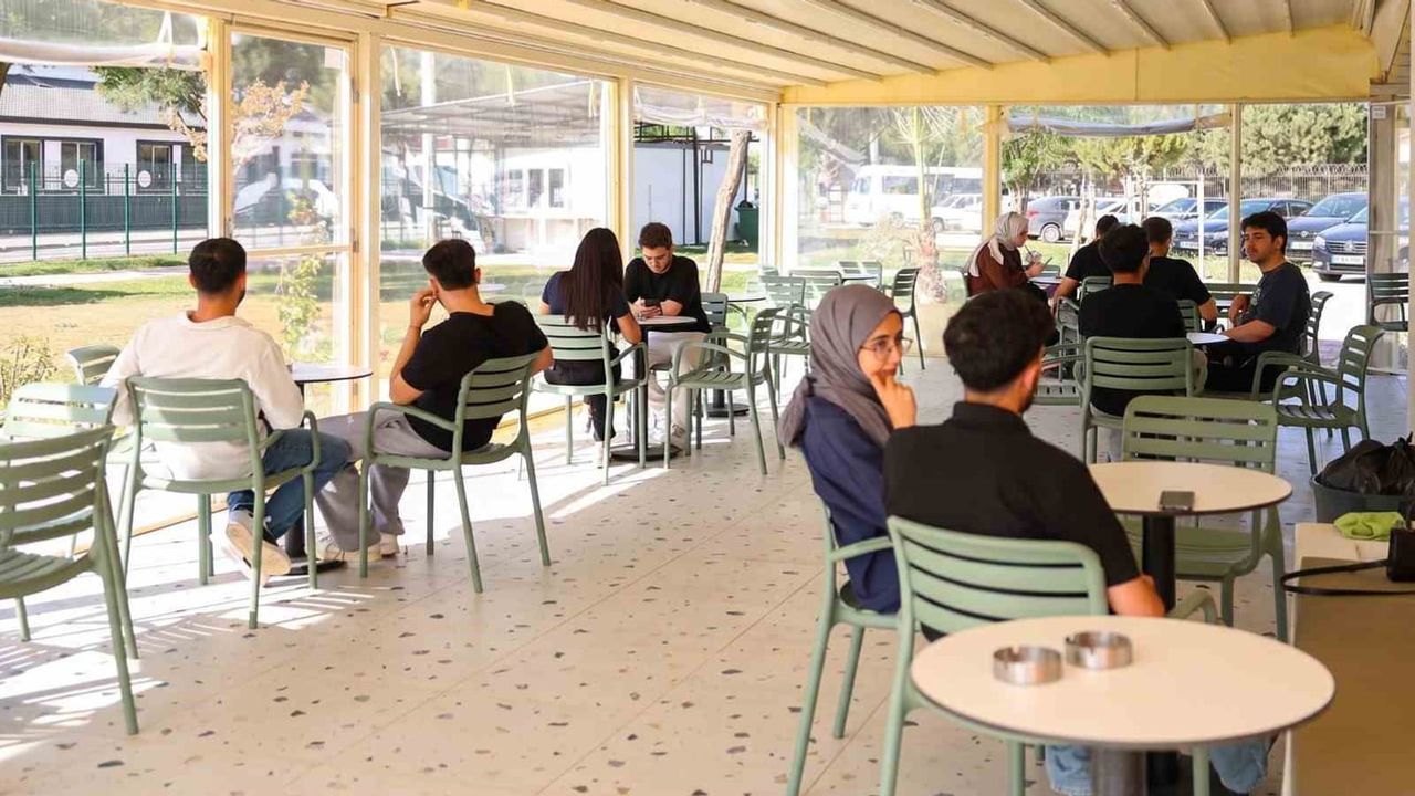 Gençliğe yatırım: Efeler'de ücretsiz eğitim ve merkezlerle destek