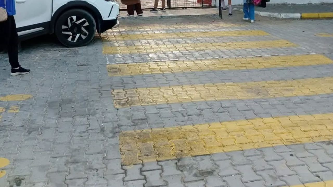 Germencik'te zabıta ekipleri okul saatlerinde öğrencilerin güvenliği için nöbette