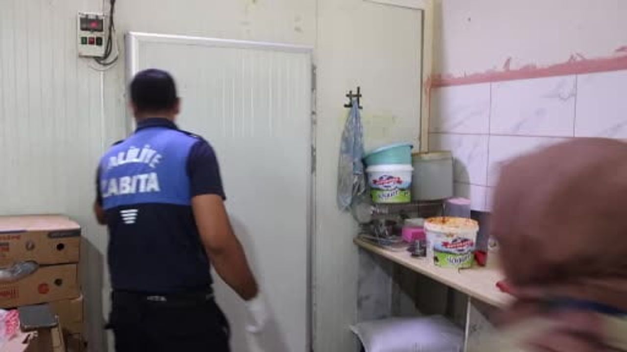 Gıda denetimleri Şanlıurfa'da yüzlerce tarihi geçmiş ürünü ortaya çıkardı