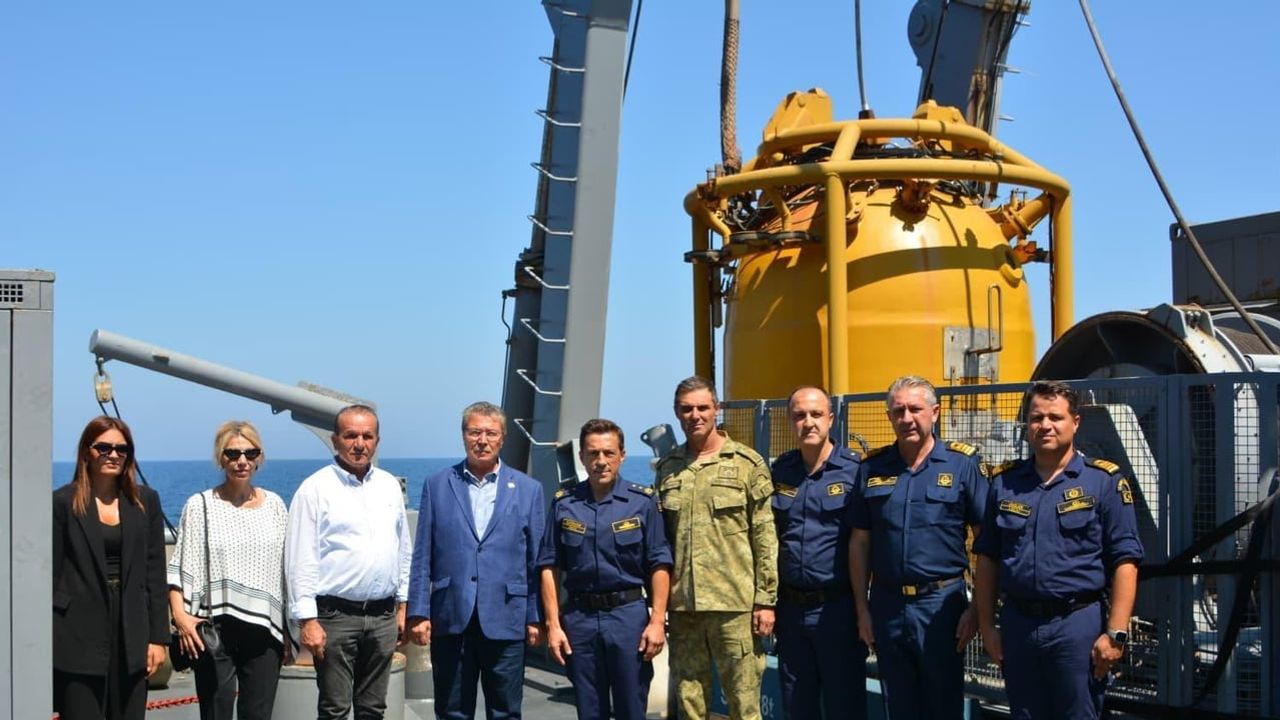Girne açıklarında batan yolcu gemisi için TCG Alemdar merkezli arama kurtarma operasyonu sürüyor