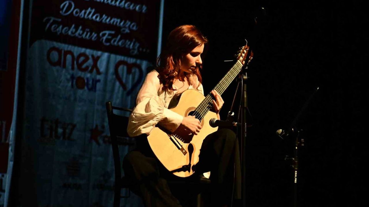 Gitar geleneği Antalya'da 15. yılında seyirciyle buluşmasını tamamladı