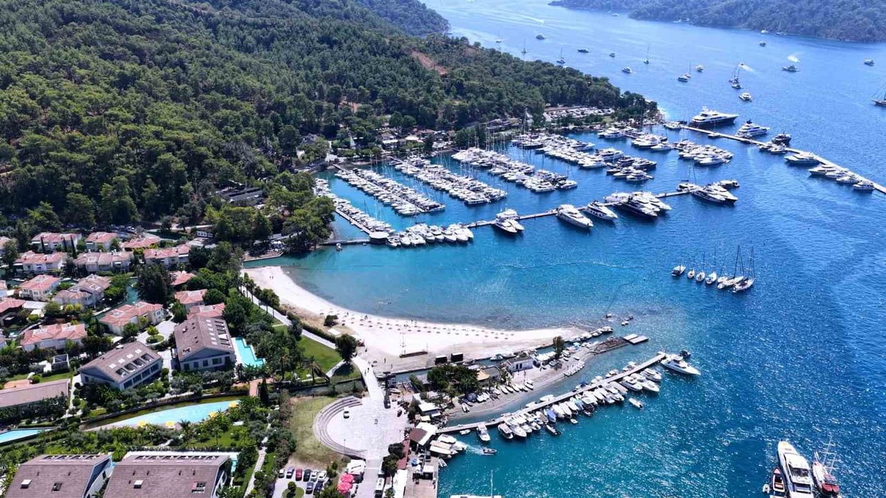 Göcek'te Sıfır Atık vizyonuyla temizlenen ücretsiz halk plajı açıldı