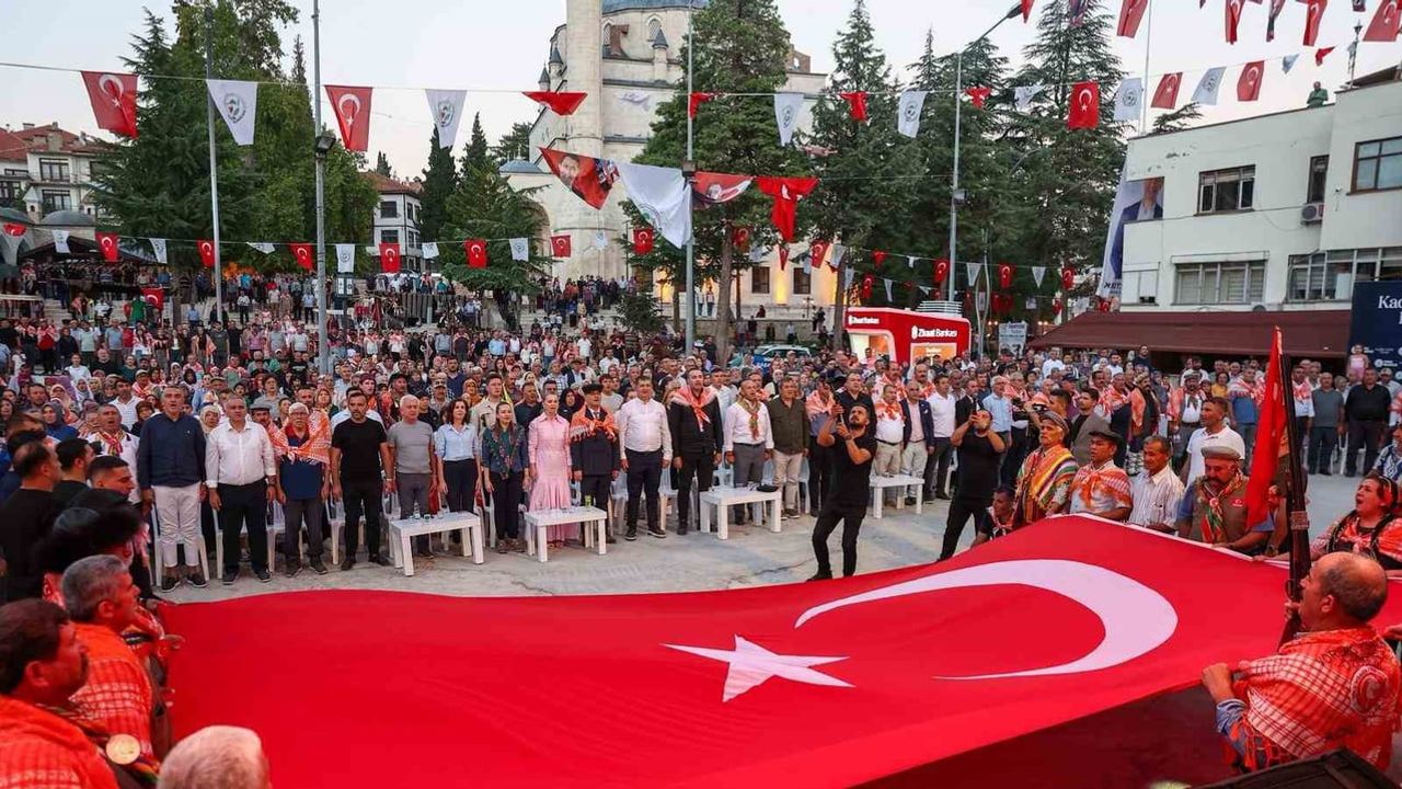 Göçün ritmi: Elmalı’da yörük kültürü meydanlara taşındı