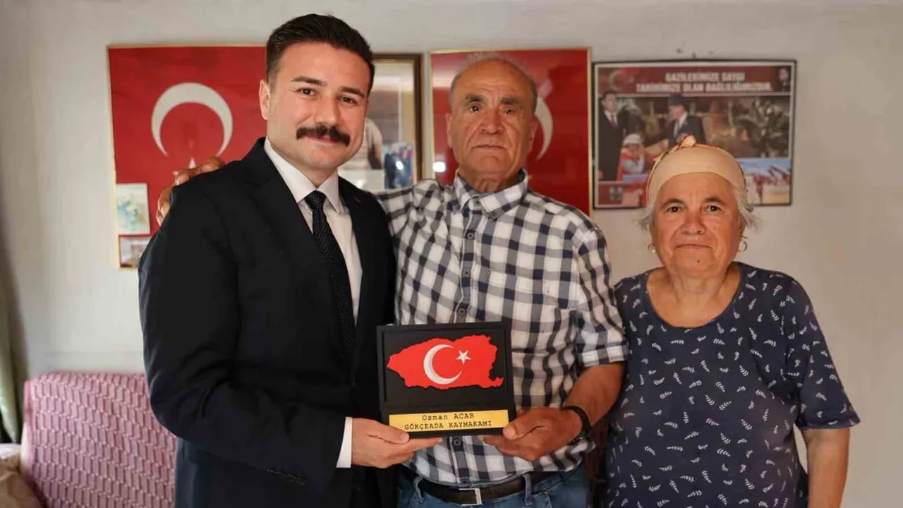 Gökçeada kaymakamı gazilerin evinde minnet ve sağlık dilekleriyle buluştu
