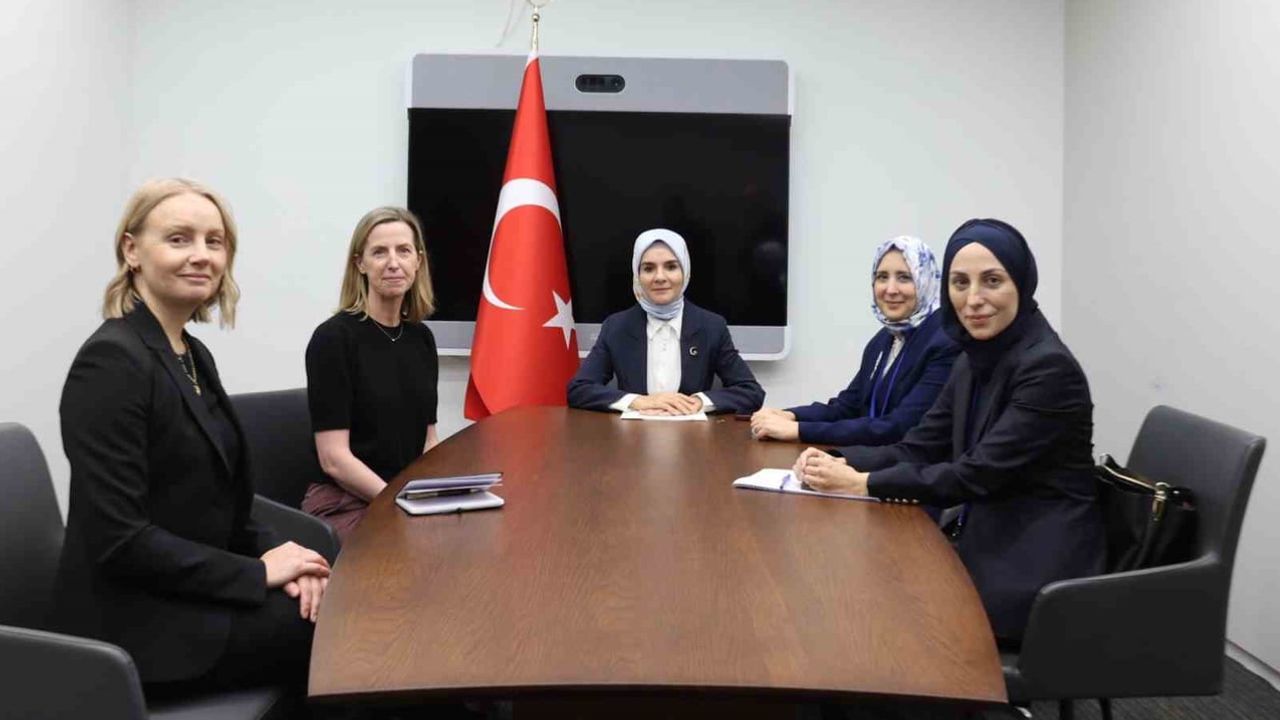 Göktaş, YouTube yetkilisiyle çocukların çevrimiçi güvenliğini masaya yatırdı