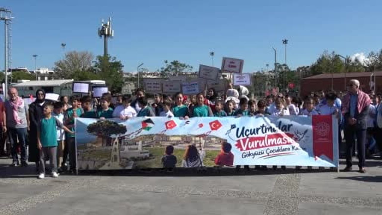 Gökyüzüne umut taşındı: Çanakkale'de çocuk hakları için yüzlerce uçurtma
