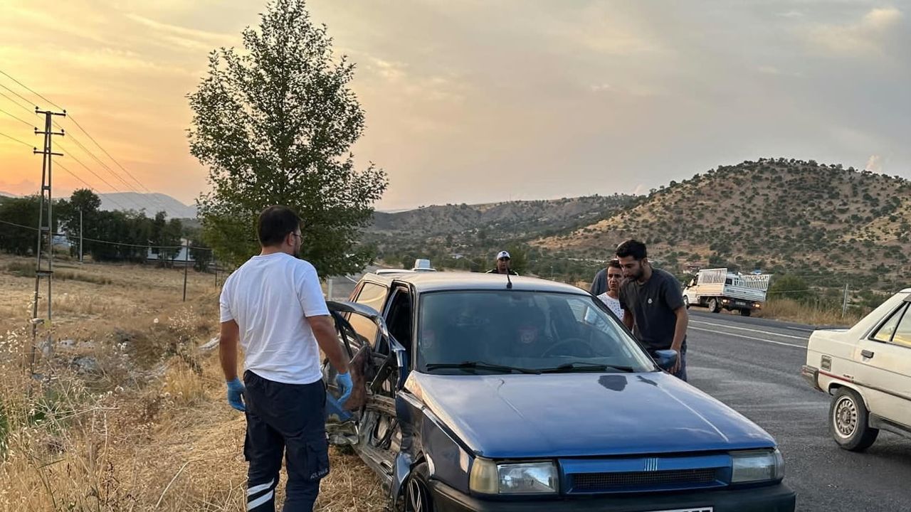 Gölbaşı'nda çarpışma: otomobil ile minibüste iki yaralı