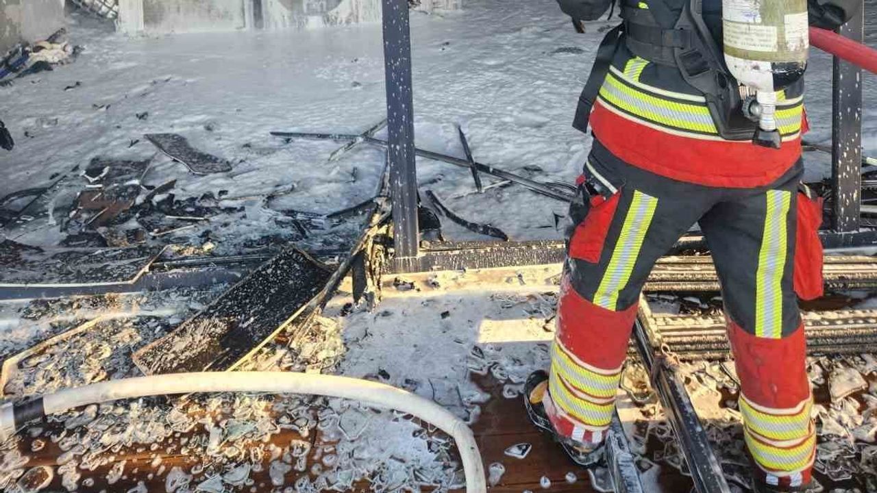 Gömeç Keremköy'de site deposunda çıkan yangın kontrol altına alındı