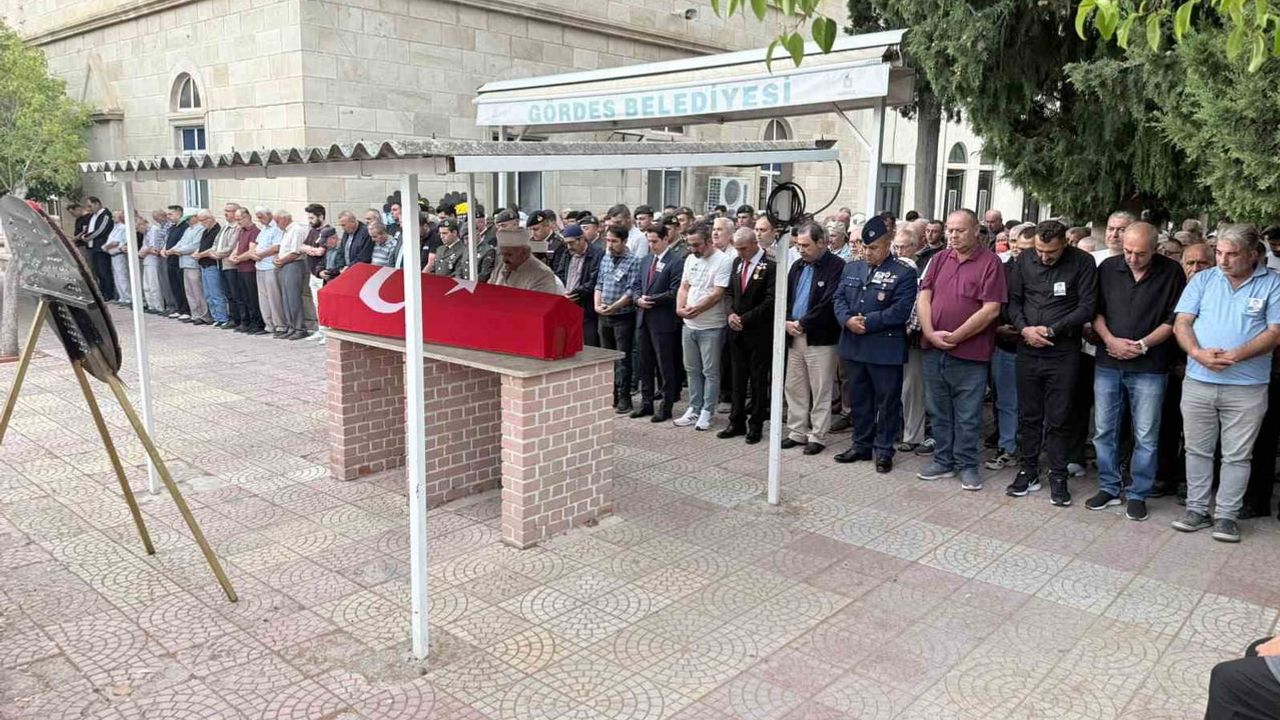Gördes'te Kıbrıs gazisi Hasan Yıldız için son görev töreni