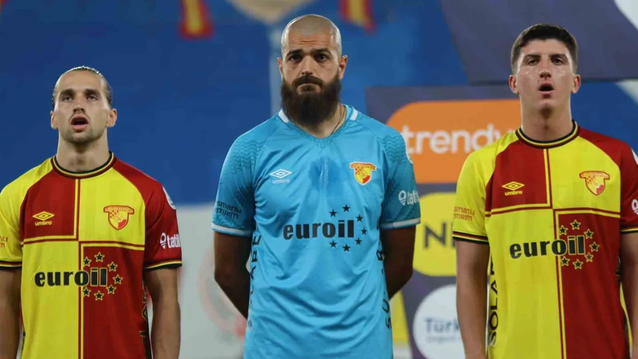 Göztepe'de ıslıklanan Gugeshashvili sosyal medyada taraftara yanıt verdi