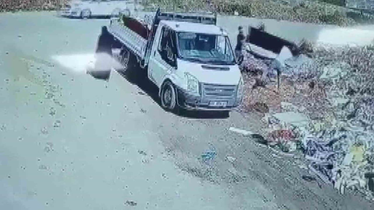 Gözü kamerada ama atıklar dinmiyor: okul önündeki arazi çöplüğe döndü