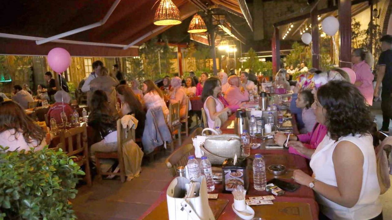 Gülüşleri pembe: Kastamonu'da dört sağlık çalışanı kanseri birlikte yendi