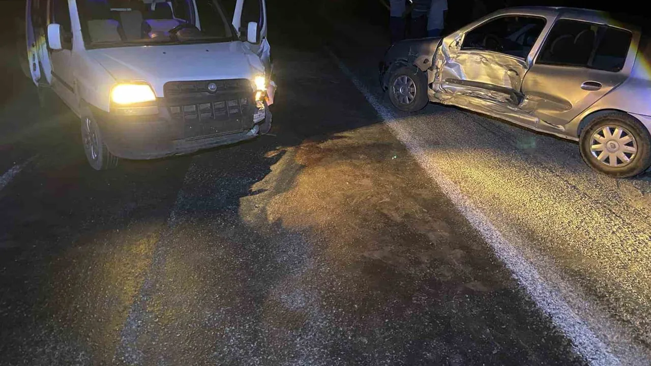 Güneytepe yakınında trafik kazası: iki kişi hastaneye kaldırıldı