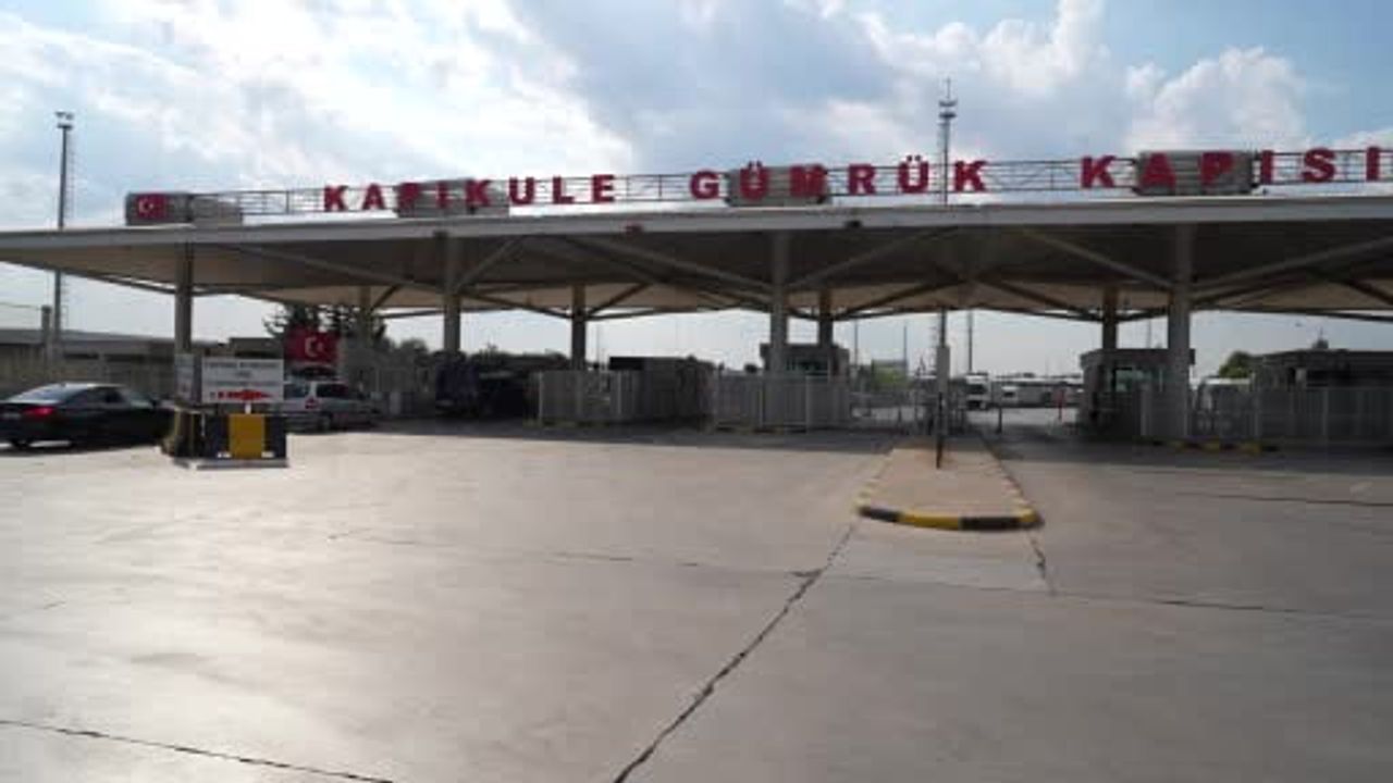 Gurbetçilerin dönüşü: Kapıkule'de hüzünlü vedalar
