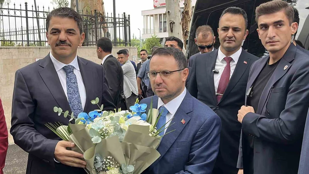 Gürlek Adana'da temaslarını yoğunlaştırdı