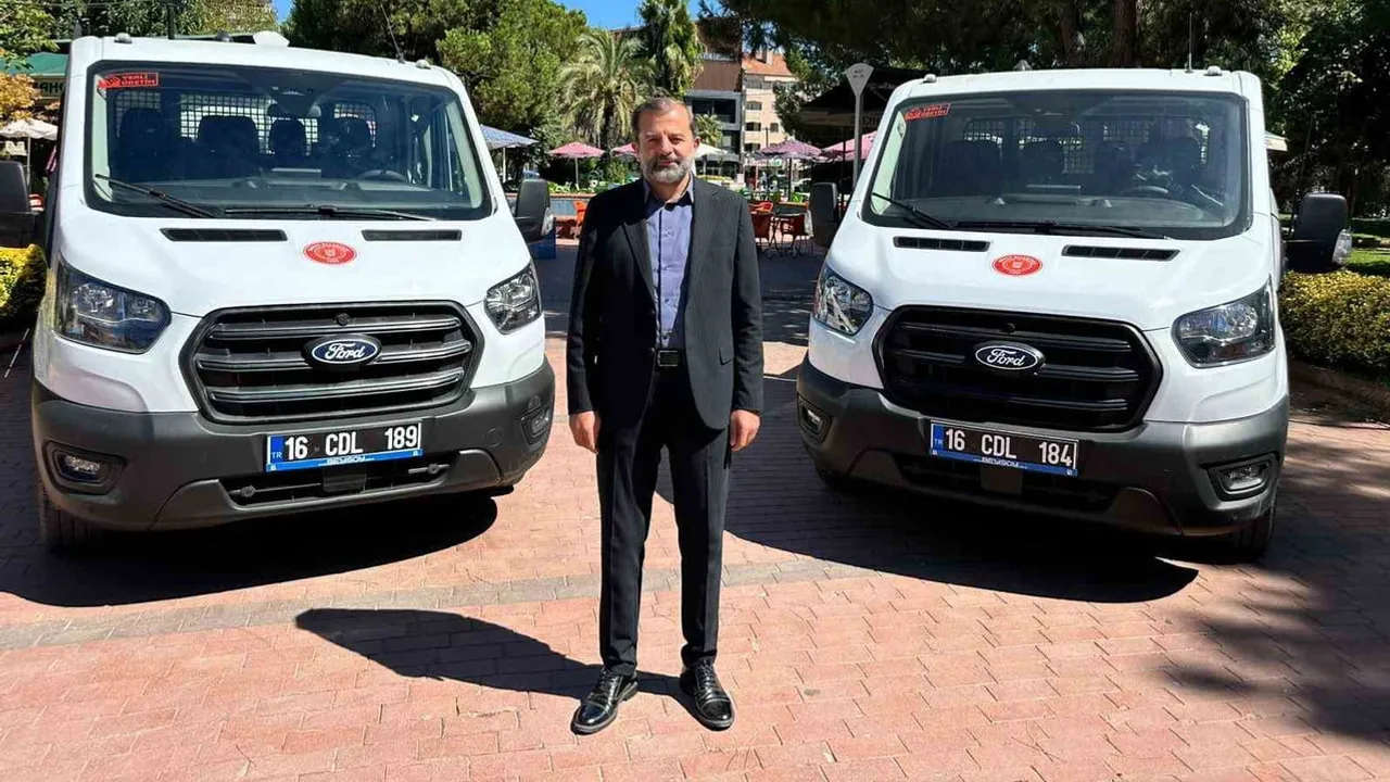 Gürsu Belediyesi sahadaki hizmeti güçlendirmek için filoya iki araç daha kattı