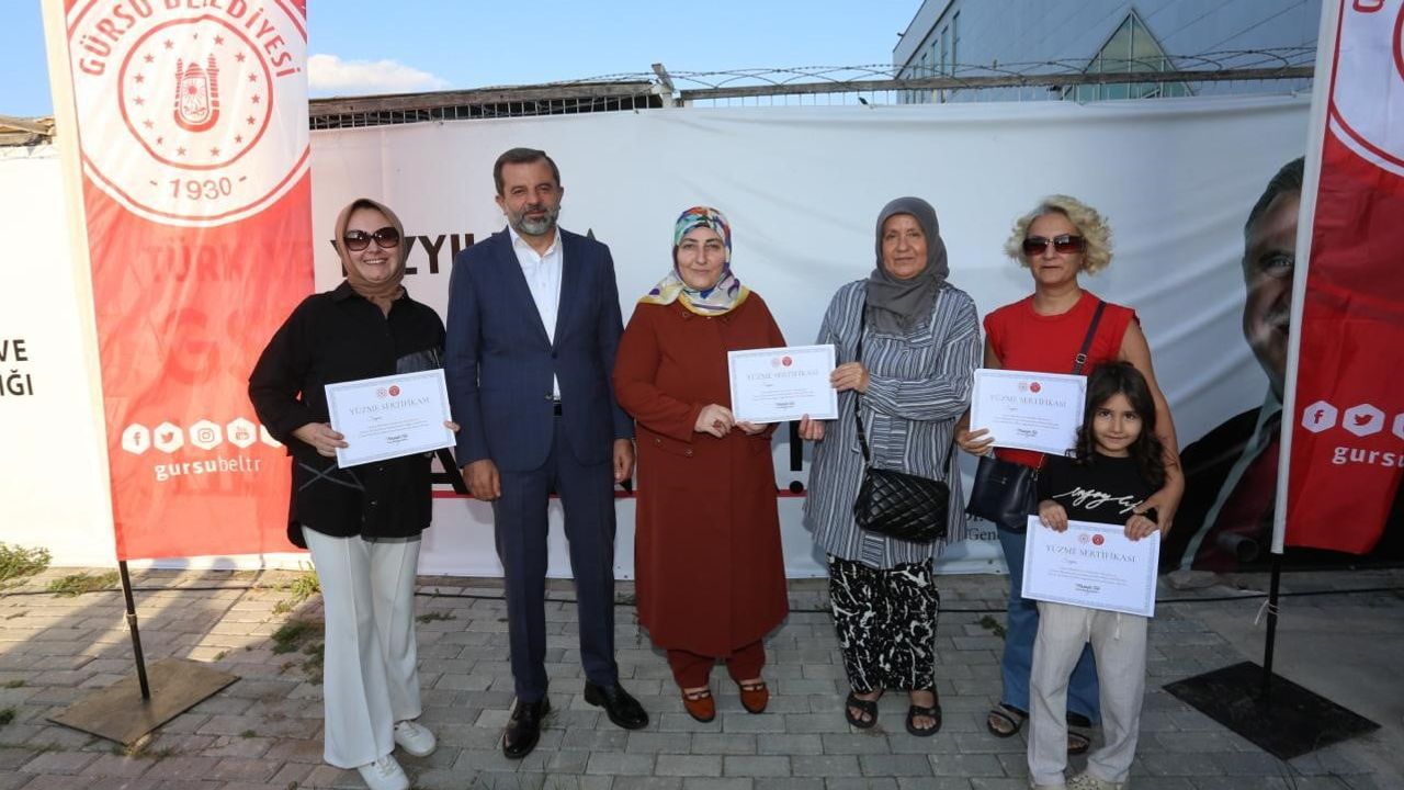 Gürsu'da kadınların yüzme seferberliği sertifikayla taçlandı