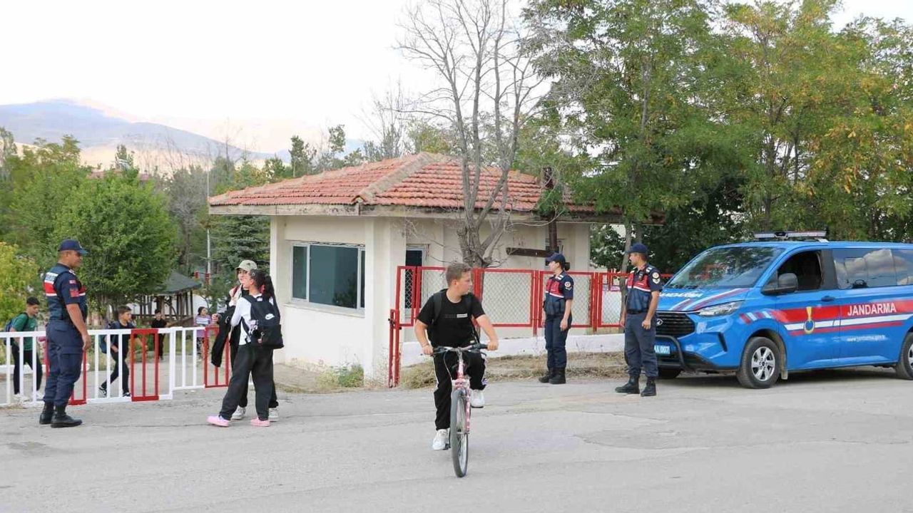 Güvenlik ön planda: Bayburt'ta okul çevresi ve servis denetimleri yoğunlaştı