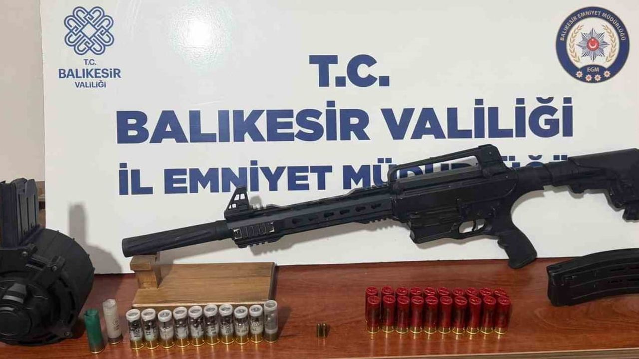 Güzergah takibi ile yakalandı: Bandırma yolunda silah ve mühimmat ele geçirildi