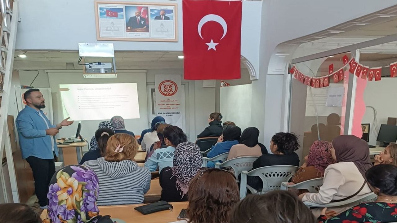 Hakkâri’de ailelerin eğitim sürecine katılımına odaklı seminer düzenlendi