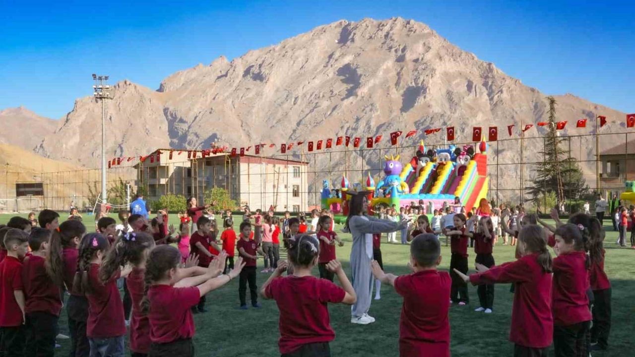 Hakkâri'de üçüncü çocuk oyun şenliği coşkuyla tamamlandı