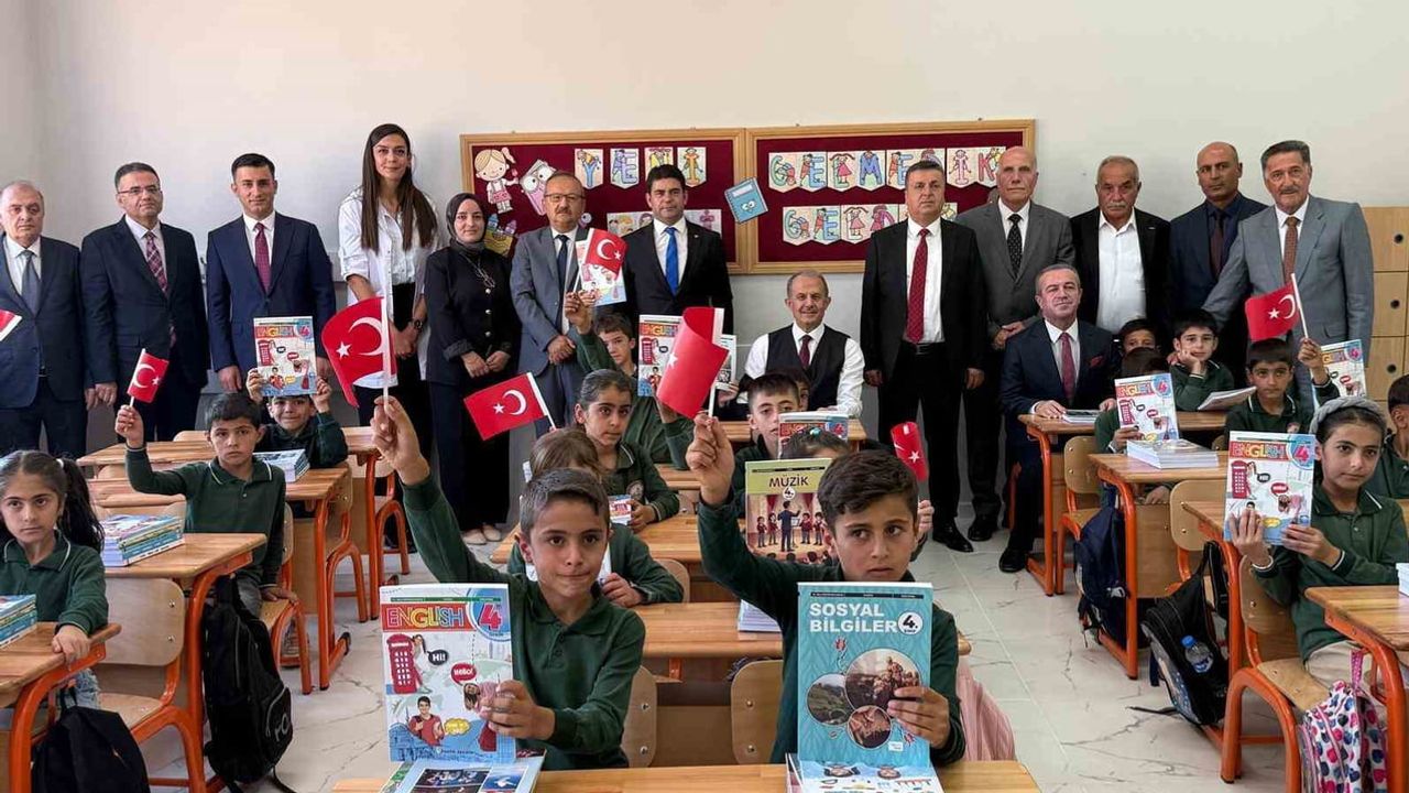 Hakkâri'de yeni eğitim yılı başladı: 60 bin 712 öğrenciyle okullarda hareketlilik