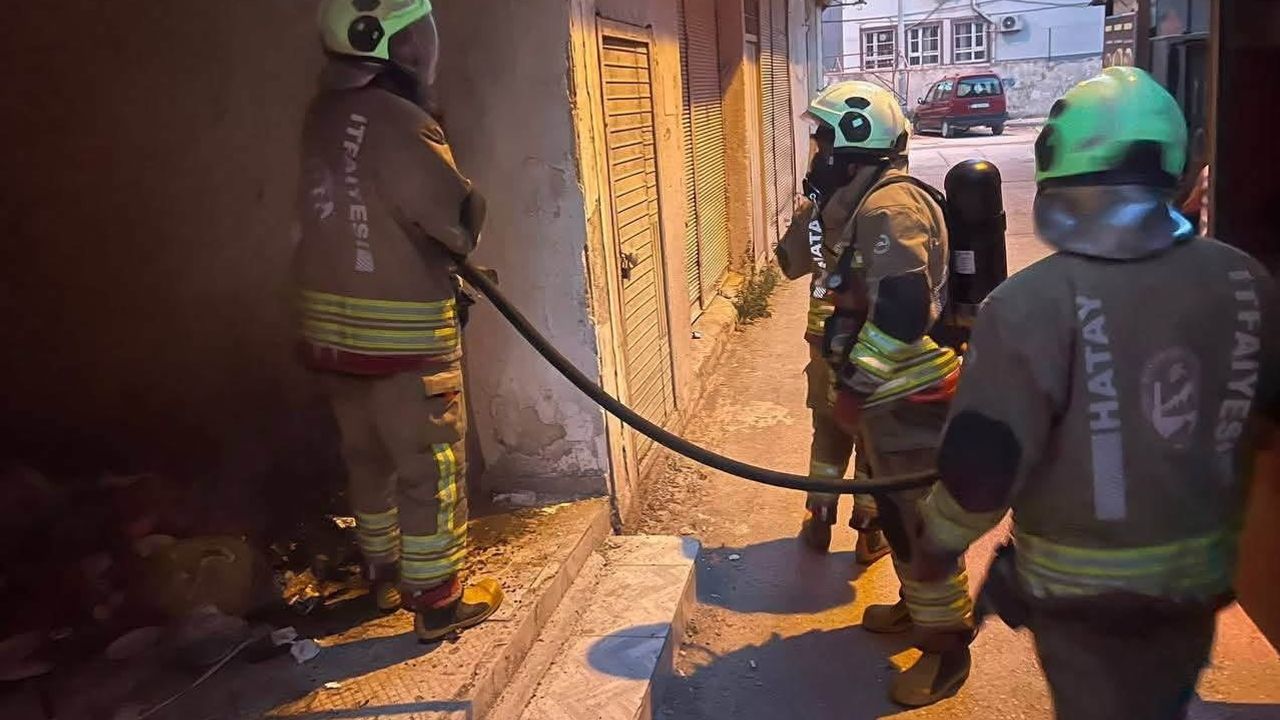 Haraparası'nda metruk iş yerinde çıkan yangın hızla kontrol altına alındı