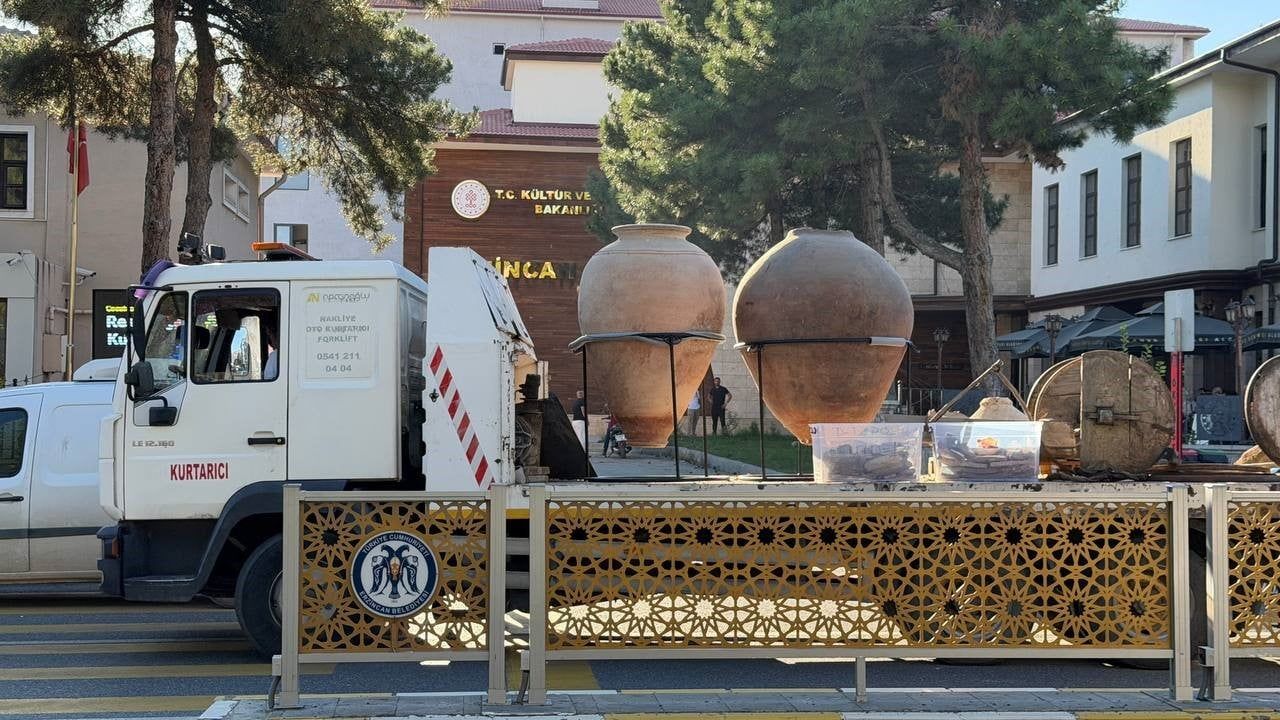 Hasar tespiti sonrası eserler Erzincan Müzesine naklediliyor