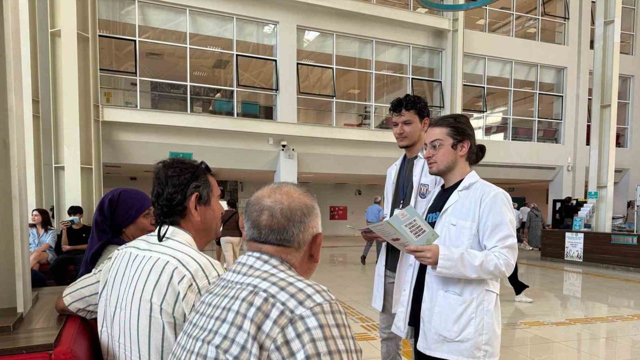 Hastanede kurulan bilgilendirme standı Muğla’da koruyucu sağlığa dikkat çekti