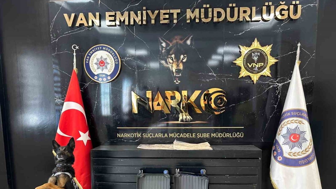 Havalimanında valizden çıkan 2 kilo 100 gramlık uyuşturucu operasyonla ele geçirildi